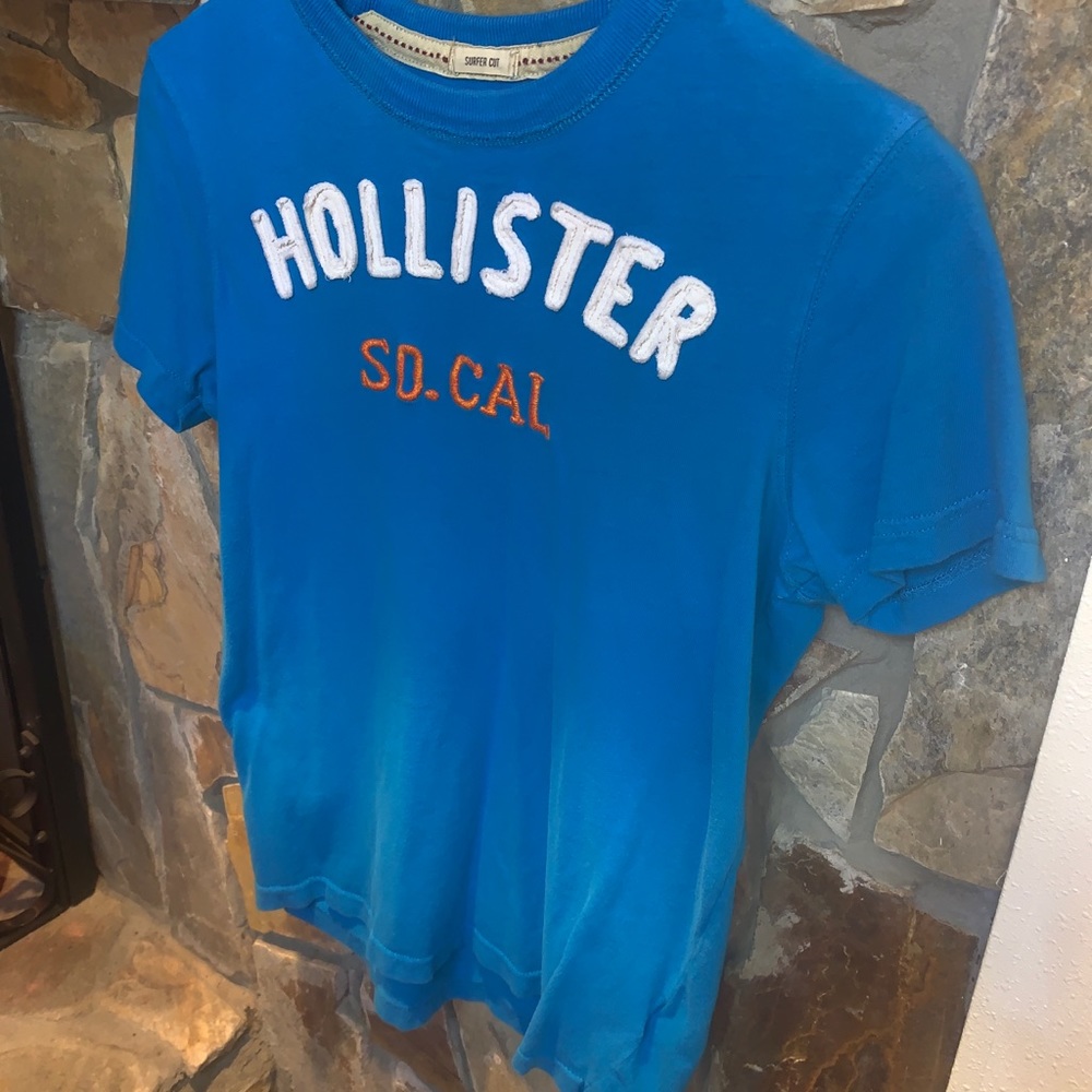 Hollister shirt 👕 surfer cut